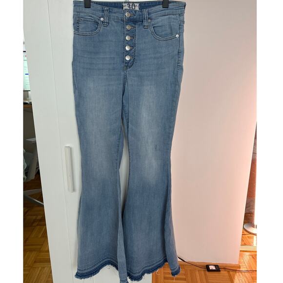 We The Free Women's Flare Leg Button Fly Raw Hem Denim Jeans, Size 30, EUC - Picture 1 of 7
